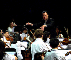 Eugene Sor leading young musicians