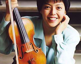 Yuzuko Horigome, before her violin was taken 