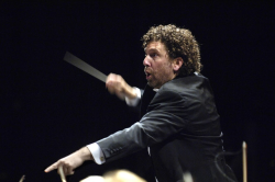 Asher Fisch conducts the San Francisco Symphony