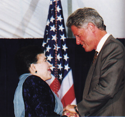 Licia Albanese receiving the Medal of Honor for the Arts from President Clinton