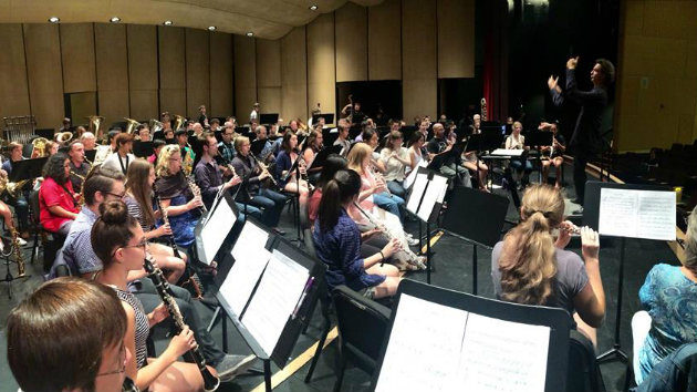 The SFWE and Aragon High Wind Ensemble performing together last August.