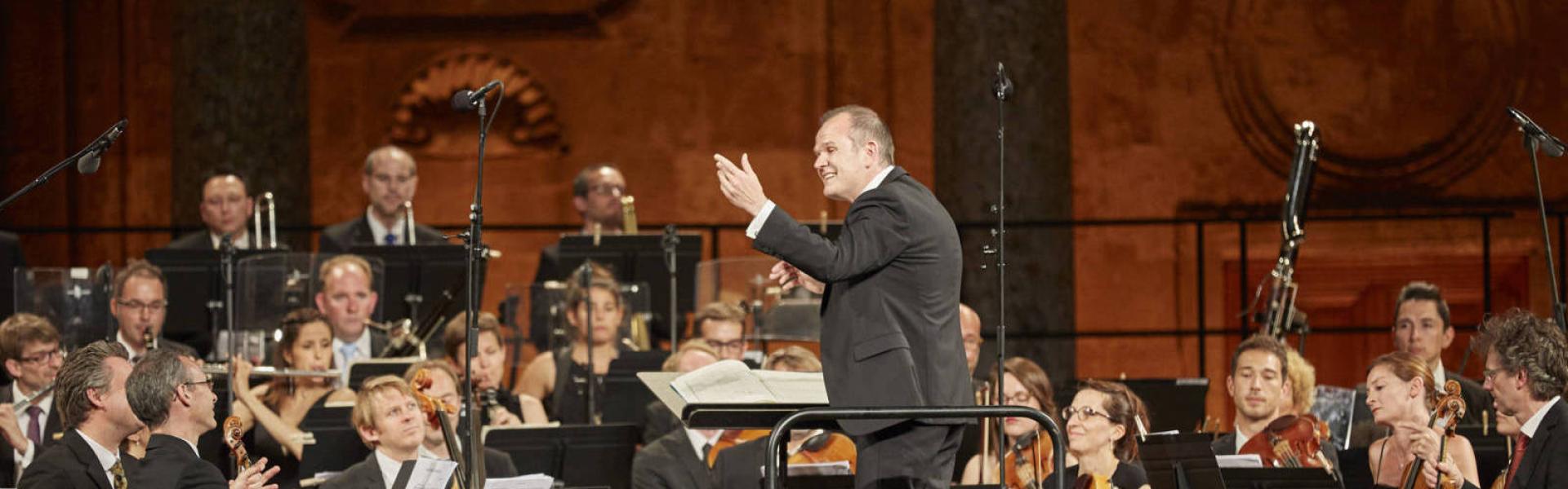 François-Xavier Roth conducting Les Siècles