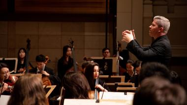 Edwin Outwater conducting the SFCM orchestra
