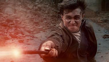 In the epic finale, the battle between the good and evil forces of the Wizarding World escalates into an all-out war.