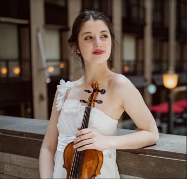 María Dueñas, violin