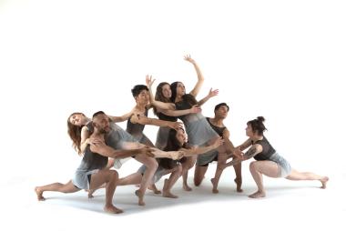 The Company of sjDANCEco. Photo by Thomas Hassing. 