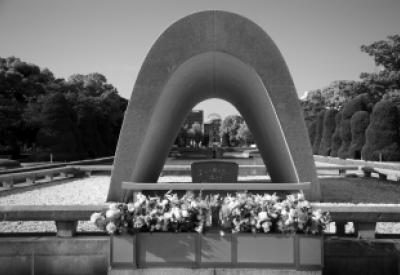 memorial_cenotaph_hiroshima_peace_memorial_park.jpg