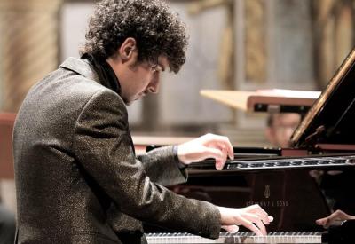 Pianist Federico Colli at the piano who will be performing November 16 with San Francisco Performances.