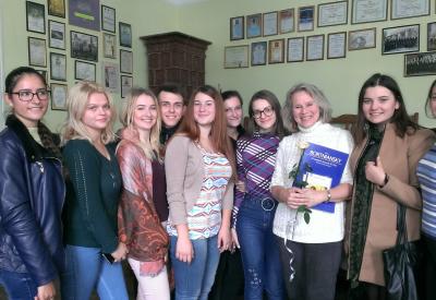 Marika Kuzma with high school choir students in Lviv, Ukraine