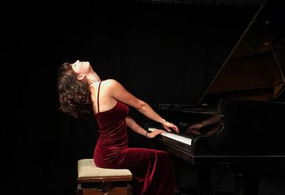 Cinzia Regensburger, Piano