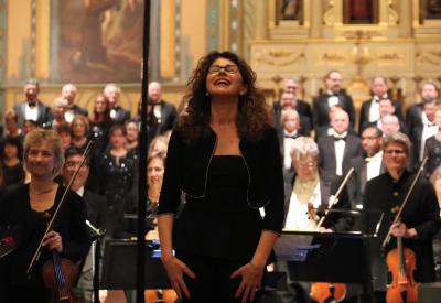 Elena Sharkova conducts Symphony San José Chorale.