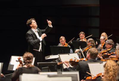 Donato Cabrera conducts the California Symphony