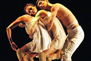 Russell Maliphant dancers in <em>AfterLight</em> 
