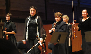 Nadja Salerno-Sonnenberg and New Century take bows at the gala after a rousing performance of "Primavera Porteña" from Piazzolla's <em>Quatro Estaciones Porteñas</em> Photo by Janos Gereben