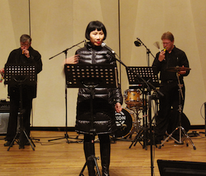 Writer Amy Tan performs a John Cage piece with members of the SFS in China 