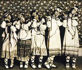 Dancers backstage, Ballets Russe, "Le Sacre du printemps" Théâtre des Champs-Élysées, Paris, 1913 