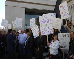 Symphony musicians gather to picket Wednesday morning