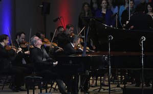 Pianist Jeremy Denk performs Beethoven's "Choral Fantasy" with the Ojai Festival Singers and the Knights orchestra. (Lawrence K. Ho