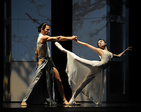 Damian Smith and Yuan Yuan Tan in the Yuri Possokhov-Shinji Eshima <em>RAkU</em>, a rehearsal to be seen on the Oct. 1 World Ballet Day Photo by Erik Tomasson