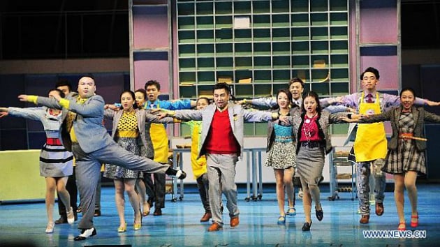 Mary Chun is music director for <em>How to Succeed</em> in Beijing's Century Theater (Photo by Xiao Xiao/Xinhua)