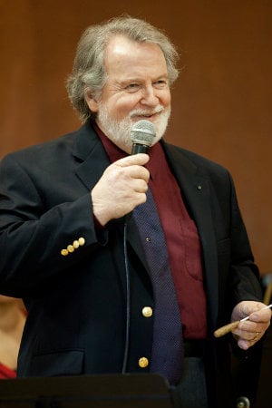 George Cleve speaks at a Midsummer Mozart concert