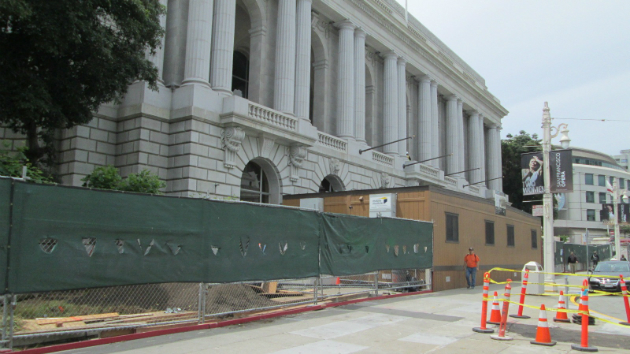 Scaffolding no longer covers the War Memorial Veterans Building, which will soon reopen (Photos by Janos Gereben)