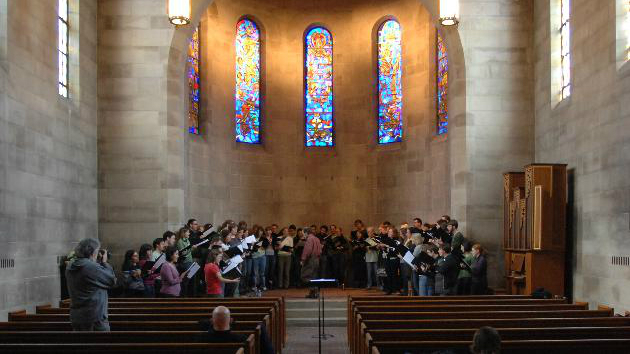 Collegium Musicum Oberliniense rehearsing in Fairchild Chapel.