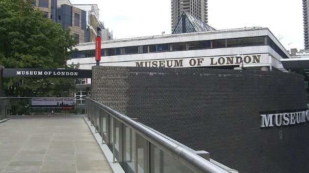 Exterior of the Museum of London (Photo uploaded by Infernalfox at English Wikipedia)