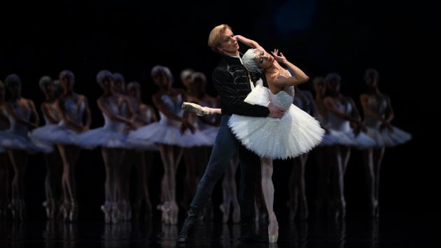 Yuan Yuan Tan and Tiit Helimets in Tomasson's <em>Swan Lake</em> (Photo by Erik Tomasson)